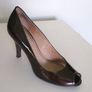 BP. "Peekaboo" Womens Brown Patent Leather Peep Pump w/3.25" Heel - Size 5M